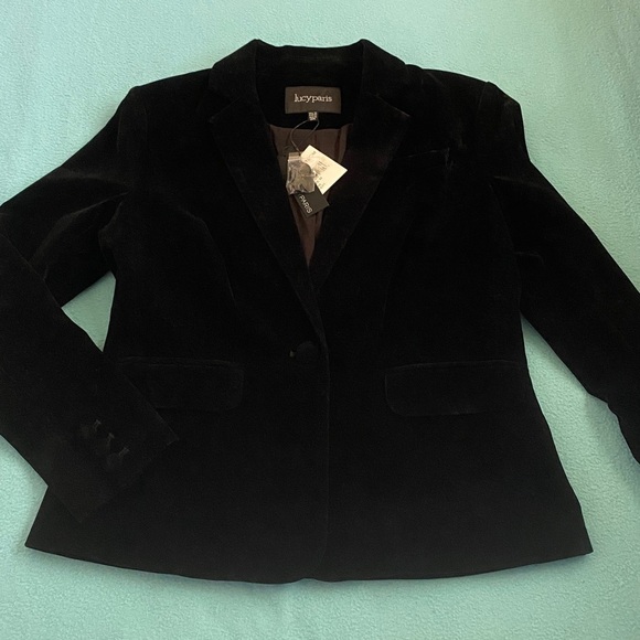 Lucy Paris Jackets & Blazers - LUCY PARIS velvet black blazer coat one button closure pockets NWT NEW size M